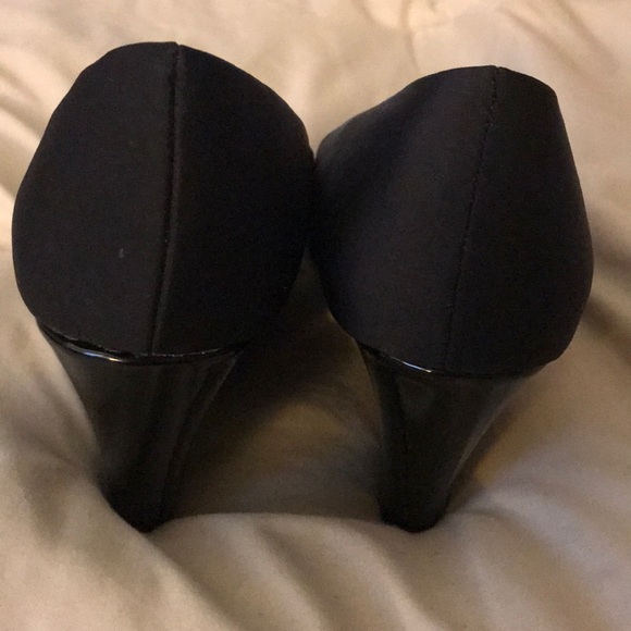 Professional & Simple Black Wedges - Picture 3 of 3